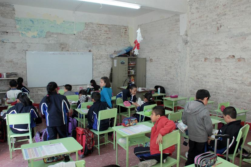 Profesores dejan aulas para trabajar en comuna de Huehuetlan