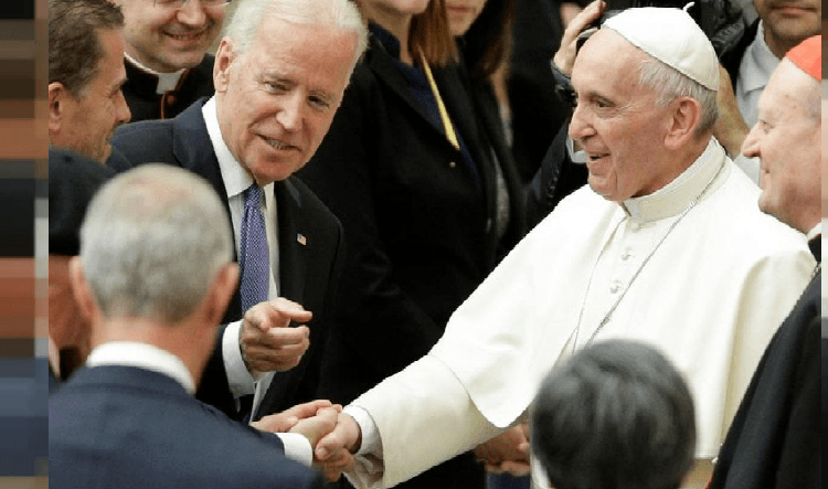 Biden y el papa Francisco se reúnen