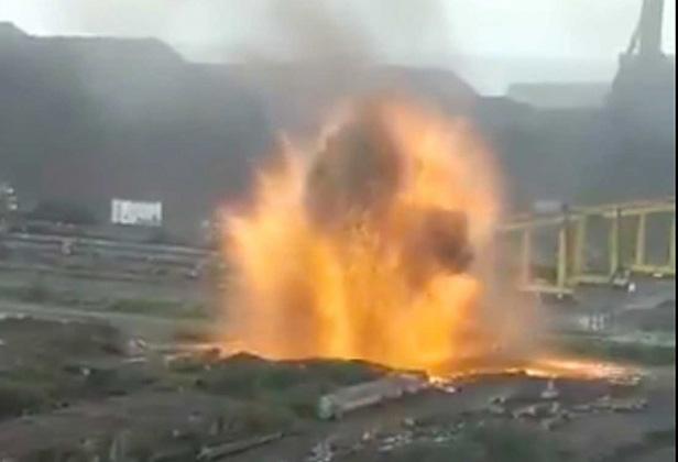VIDEO Captan explosión en acerera de Michoacán