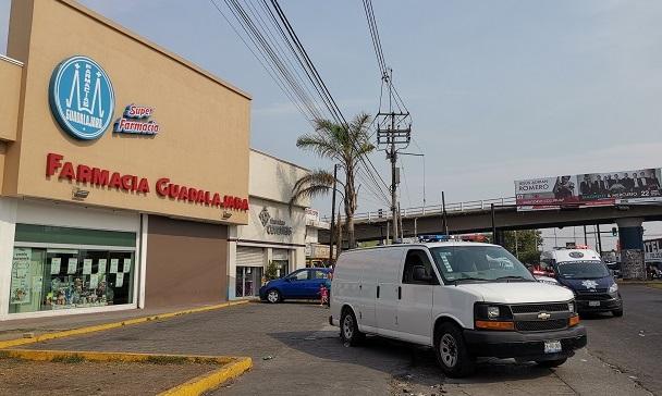 Farmacias Guadalajara expone a su personal; trabajan sin seguridad