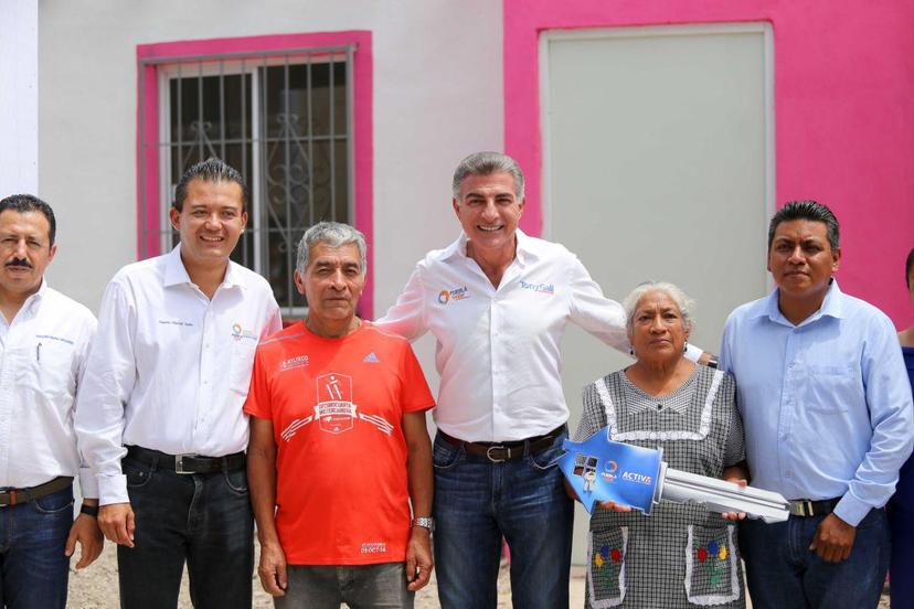 Gali entrega obras de reconstrucción en Epatlán 