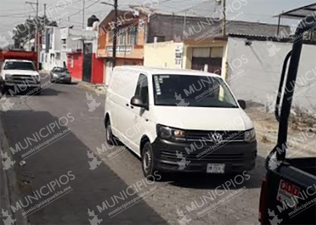 Policías frustran el robo de una camioneta en Tecamachalco