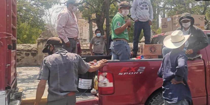 Gelasio Mendoza intercambia votos por cervezas en Huaquechula