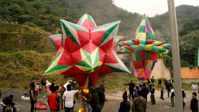 Realizan concurso de globos de papel de china en Huitzilan