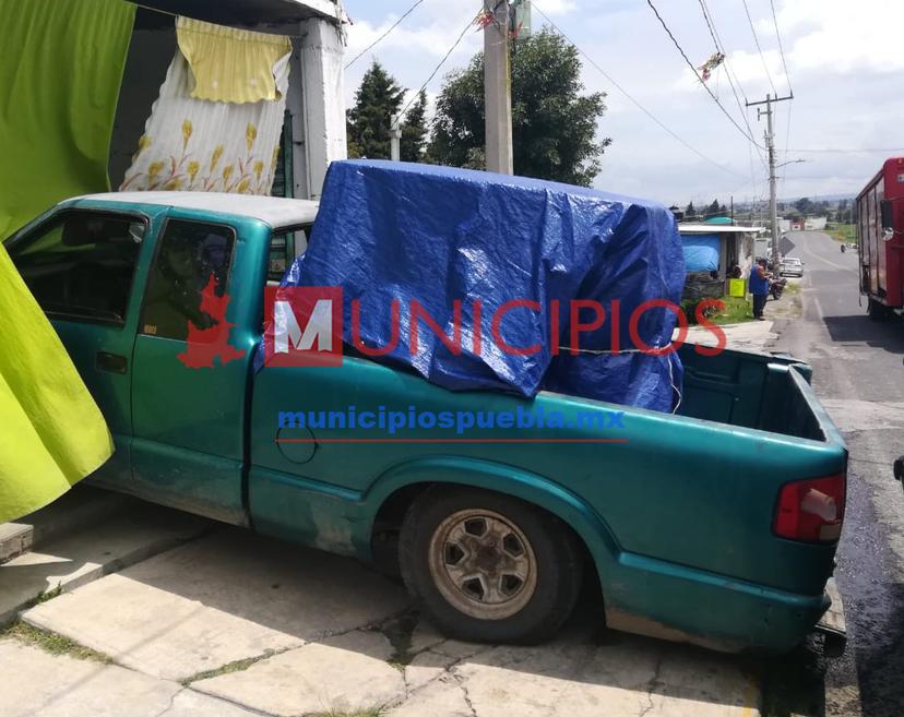 Catean viviendas en Tlalancaleca; aseguran vehículos con huachicol