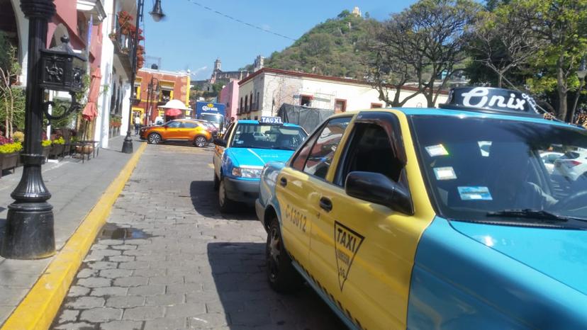 Taxis pirata invaden calles de Atlixco, acusan ruleteros