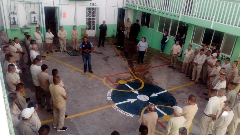Capacitan a presos de Zacapoaxtla sobre qué hacer ante sismos