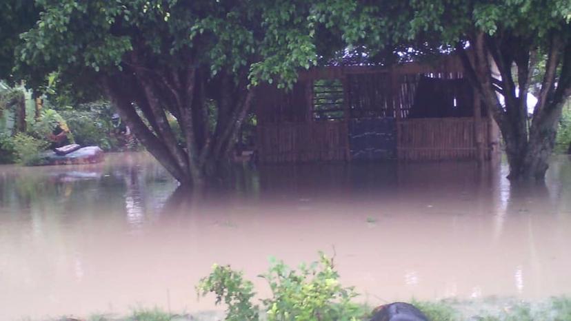 Río se desborda e inunda comunidad de Francisco Z. Mena