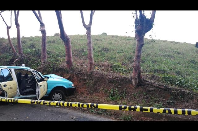 Un muerto y 5 heridos por choque en la Hueytamalco-Ayotoxco