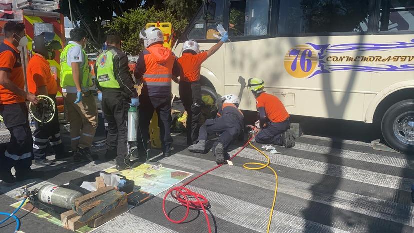 Chofer de la Ruta 76 atropella a mujer en Prolongación Reforma