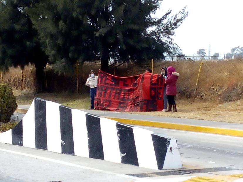 Normalistas de Panotla toman caseta de la Tlaxcala-Texmelucan