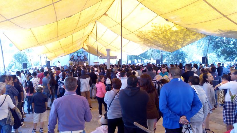 Miles piden sanación a Cristo en San Salvador El Verde