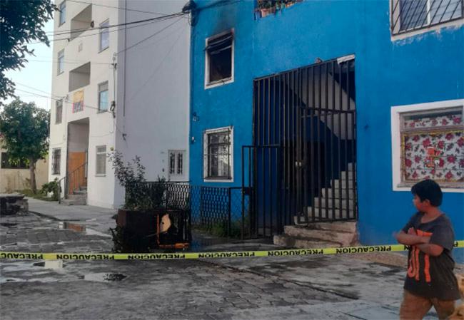 Se incendia departamento en unidad habitacional Infonavit de Atlixco