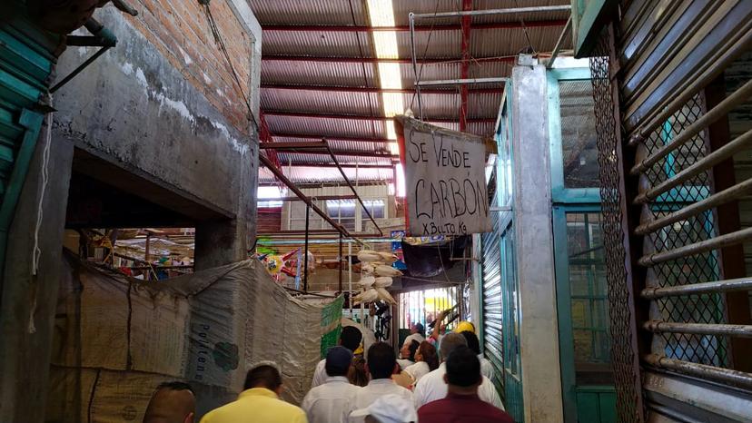 Edil de Juan Galindo desmiente quejas de locatarios por remodelación de mercado