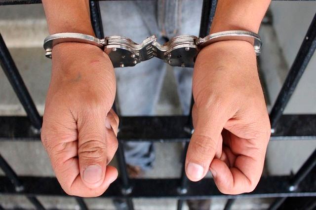 Detienen a policía acusado de violar a menor en Acatlán 