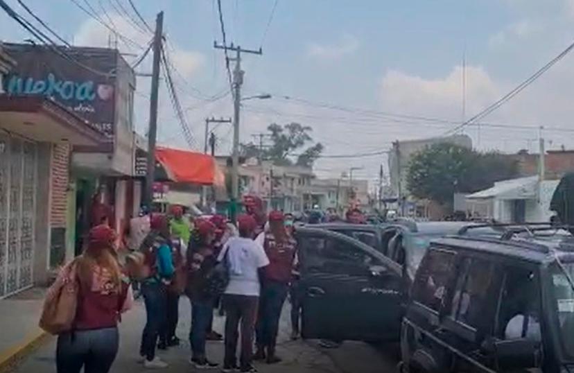 VIDEO Vecinos de Texmelucan impiden ingreso de brigadistas de Morena