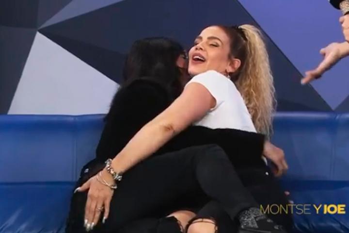 VIDEO Niurka y Yolanda Andrade se agarran a besos