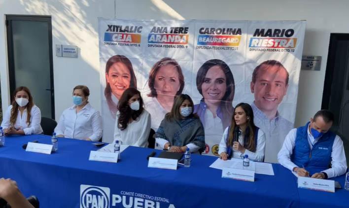 Candidatos de Va por México firma compromisos por las poblanas