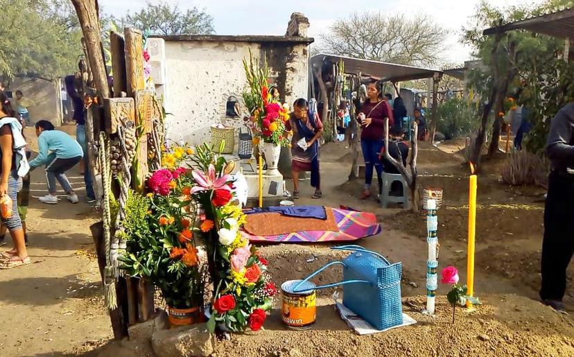 Por falta de espacio en Tehuacán, llevan a sus muertos hasta Miahuatlán