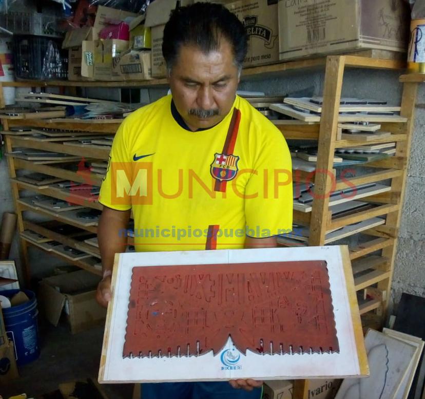 Exportan artesanos de Huixcolotla 400 mil figuras de papel picado