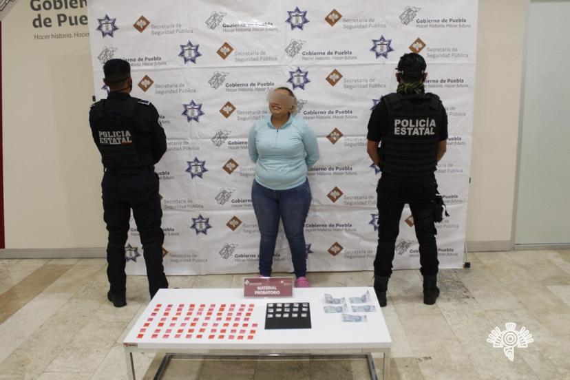 Detienen a cuñada de El Grillo; distribuía droga en el mercado Morelos
