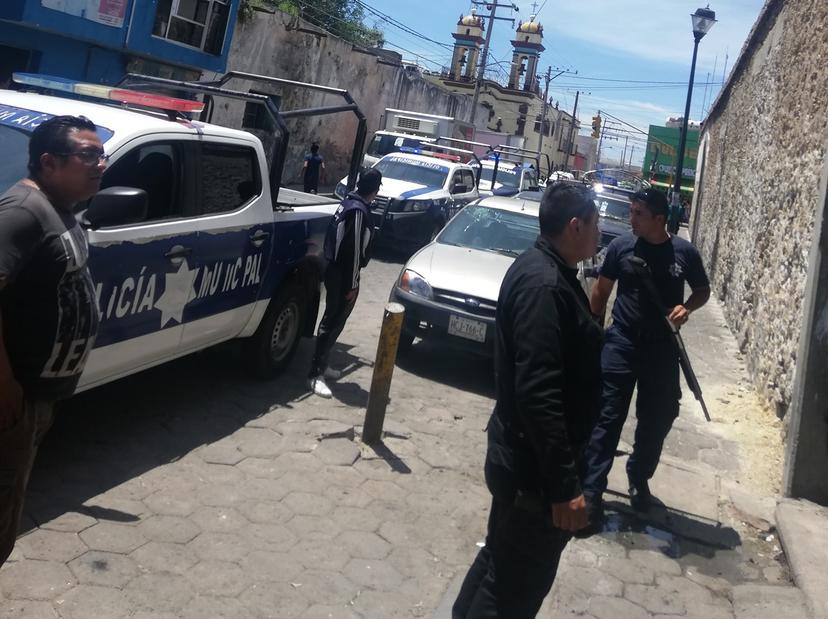 Riña por espacios en mercado moviliza a policías de Acatzingo