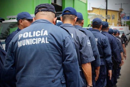 Procesan a 11 policías de Tecamachalco por carecer de acreditación