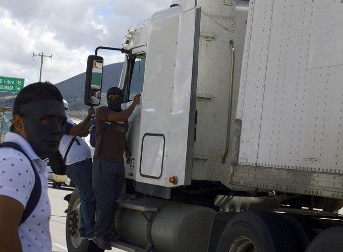 Federales matan a ladrón de tráiler tras balacera en la carretera El Seco-Azumbilla