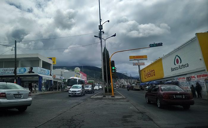 En calles centricas roban camión de refrescos en Tecamachalco