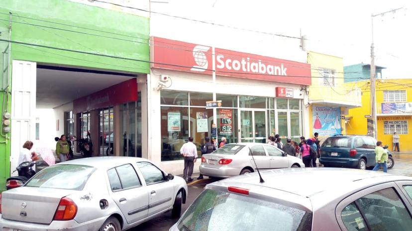 Asaltan Scotiabank en Texmelucan; ladrones huyen con 80 mil pesos