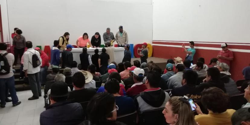 Sindicalizados realizan paro de labores en Huauchinango 
