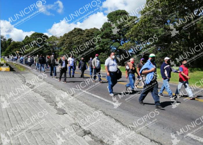 Integrantes del SME bloquean la federal México-Tuxpan