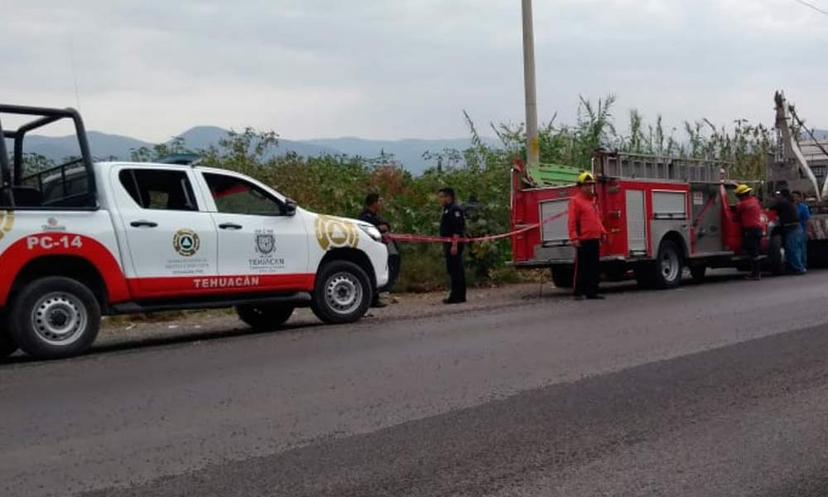Un taquero muerto y tres más heridos en volcadura en Tehucán