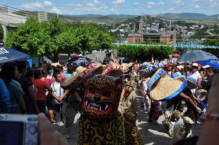 Inician fiestas en Acatlán de Osorio con los tecuanes 