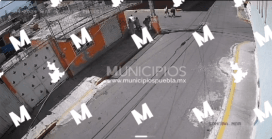 VIDEO Asaltan a dos jóvenes en calles de Texmelucan