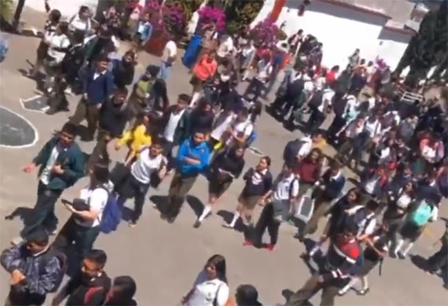 VIDEO En Tik Tok difunden emergencia en escuela de Teziutlán por Covid-19