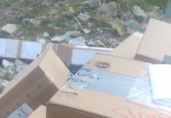 Queman delincuentes paquetería de UPS en Acajete