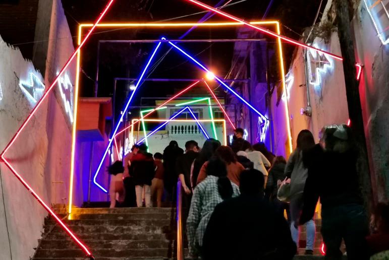Atlixquenses abrieron sus casas para vender productos en  Villa Iluminada