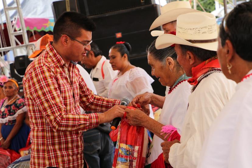 Clausuran Feria de Palmarito Tochapan