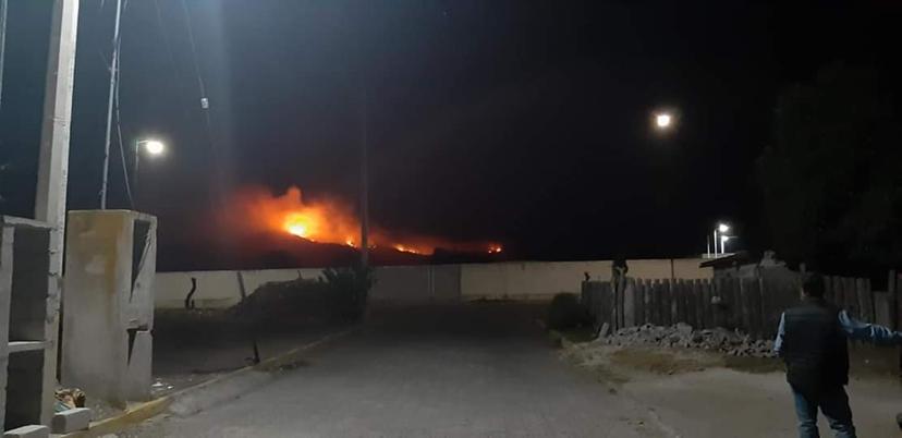 Se reaviva fuego en cerro de San Miguel Zoapan en Tlachichuca