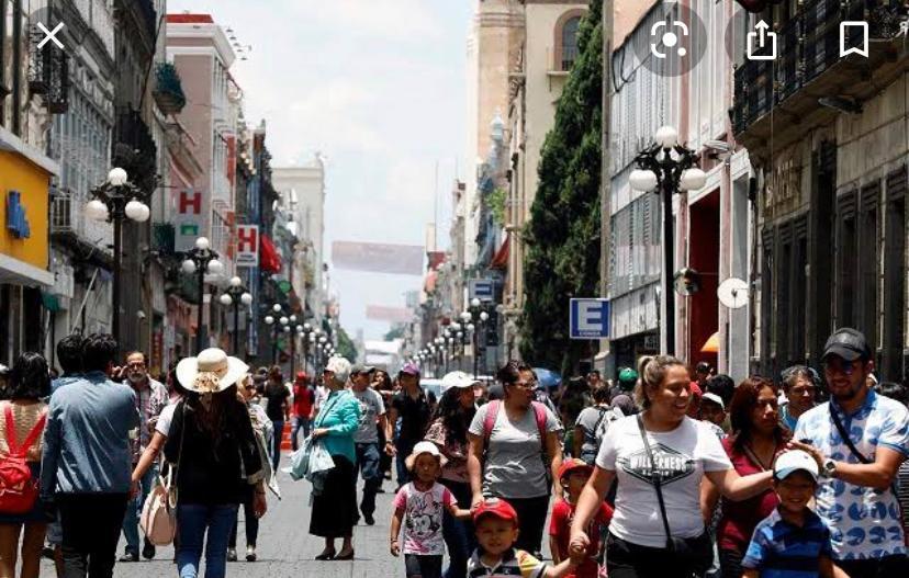 Puebla inicia semana con más de mil 400 casos activos de Covid