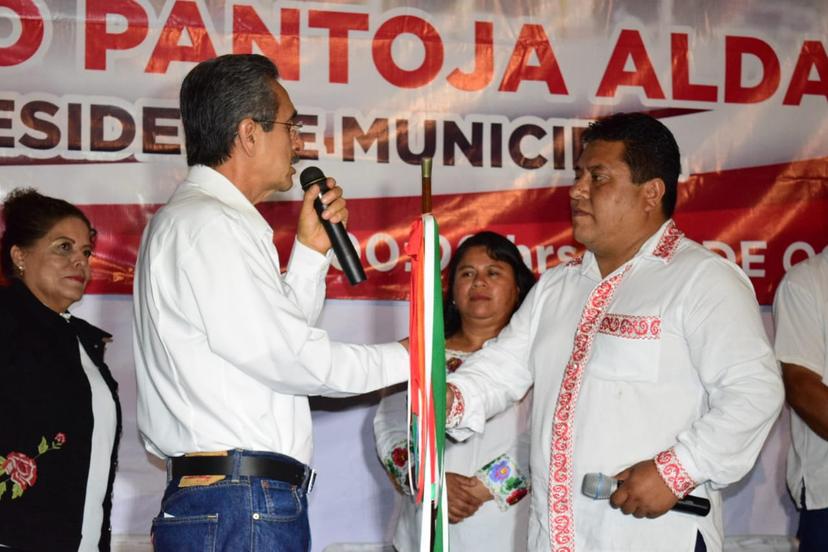En Xochitlán Pantoja recibe bastón de mando