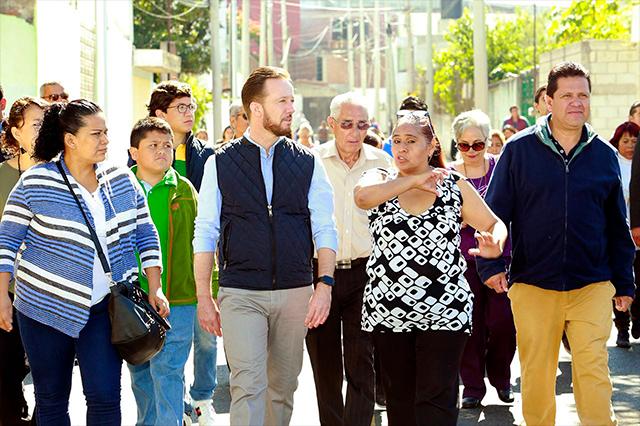 Banck entrega 3 vialidades en Granjas Atoyac