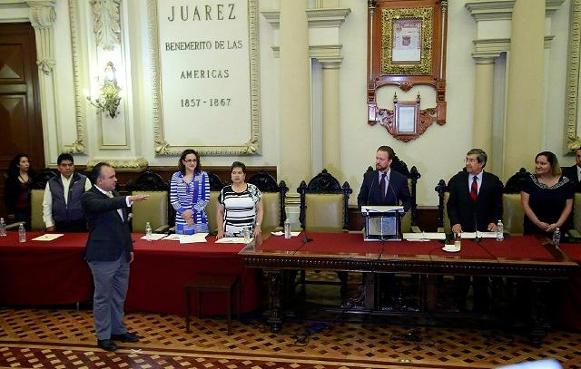 Rinde protesta Fernando Sarur como síndico de Puebla