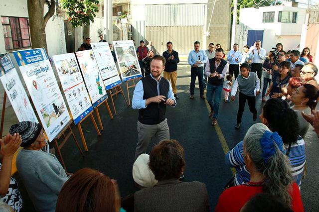 Banck entrega 3 vialidades en Granjas Atoyac