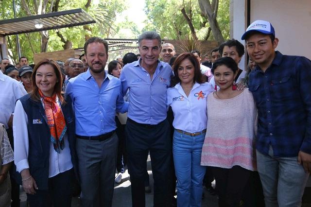 Gali y Banck entregan Paseo Bravo a familias poblanas