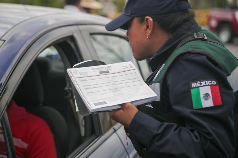 VIDEO Comienzan las multas: realizan operativos de verificación vehicular en Puebla