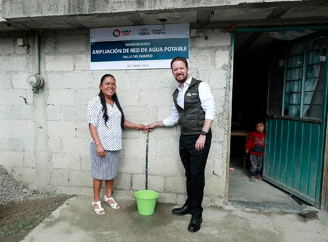 Ayuntamiento lleva red de agua potable a Valle del Paraíso