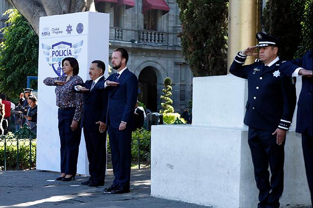 Banck encabeza celebración del Día del Policía Municipal