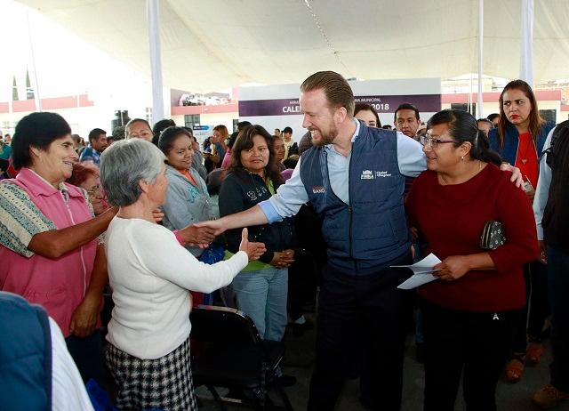 Ayuntamiento reparte calentadores solares en Puebla